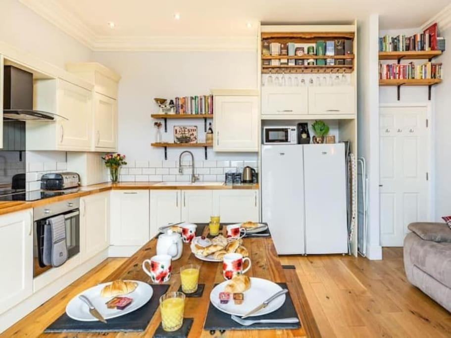 Ferienwohnung Number 7 Torquay Stunning Sea Views Exterior foto